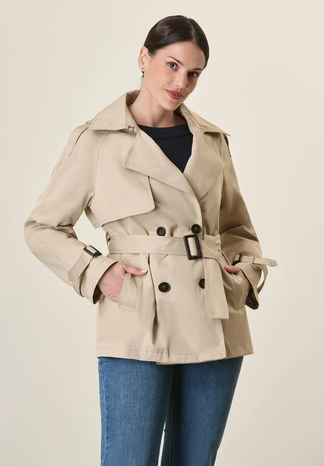 Image of Trench beige corto impermeabile