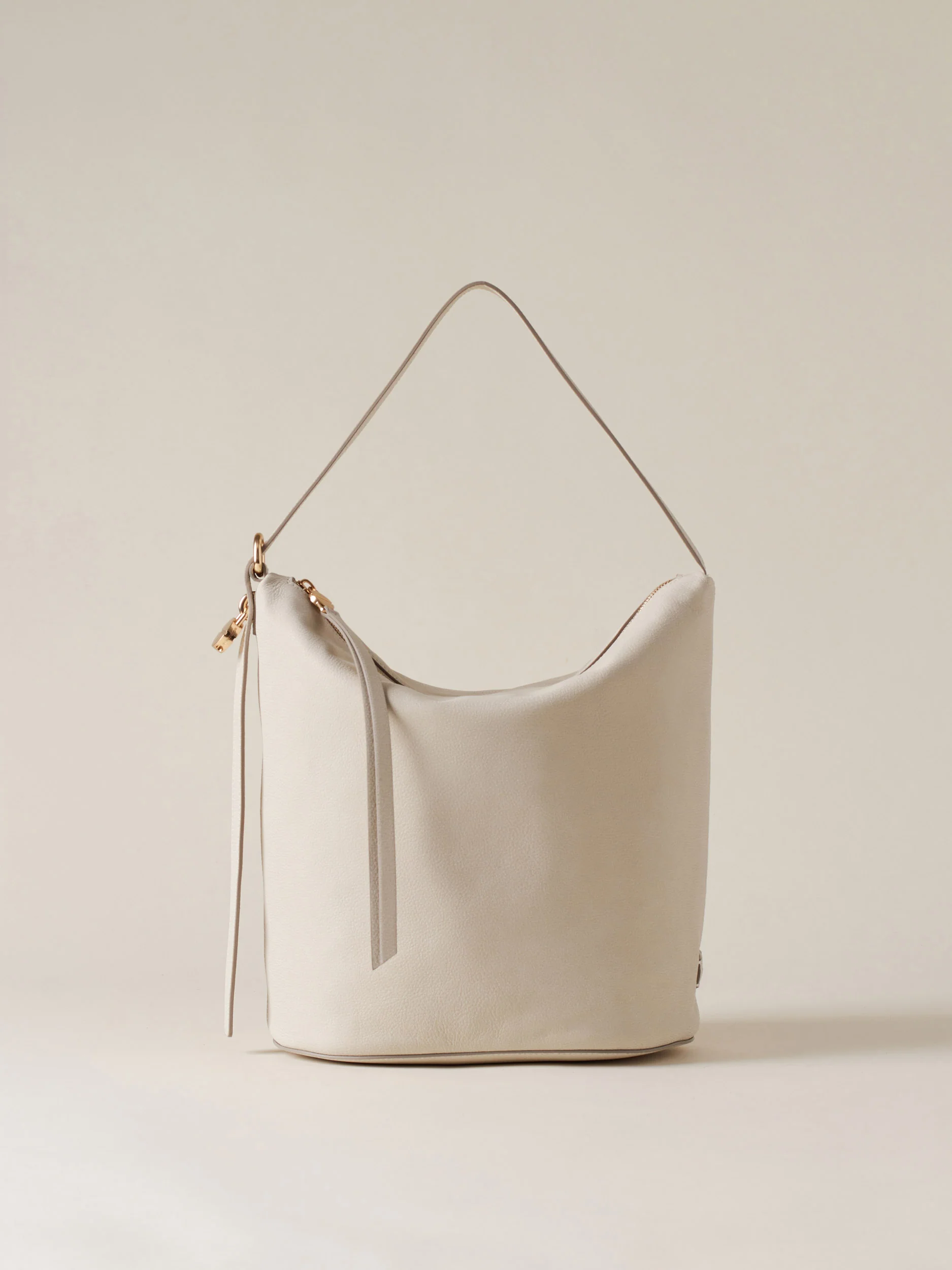 PRIVE BUCKET BAG MEDIUM
