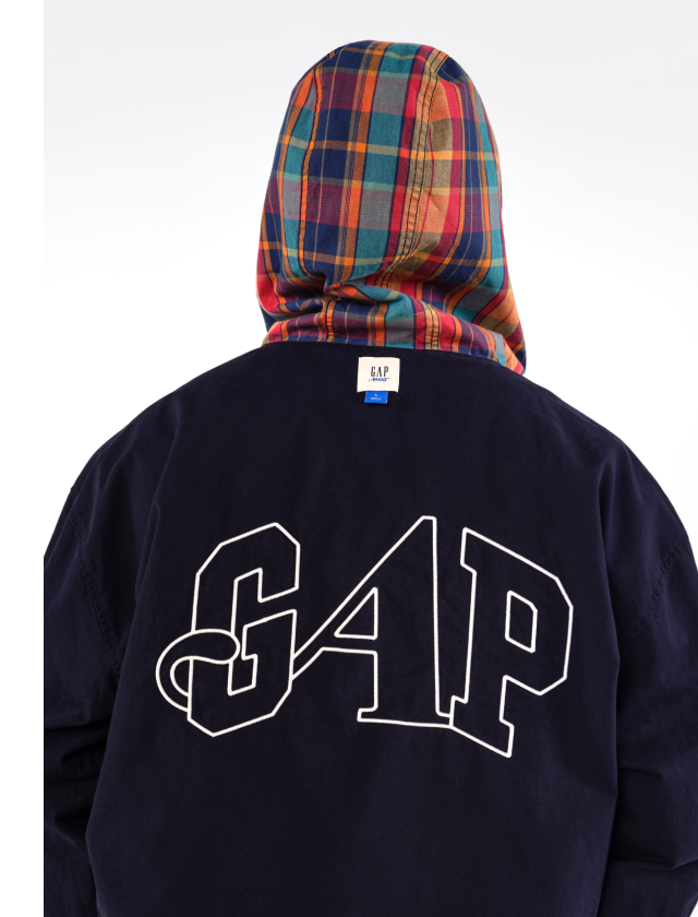 Display images to show real-time content