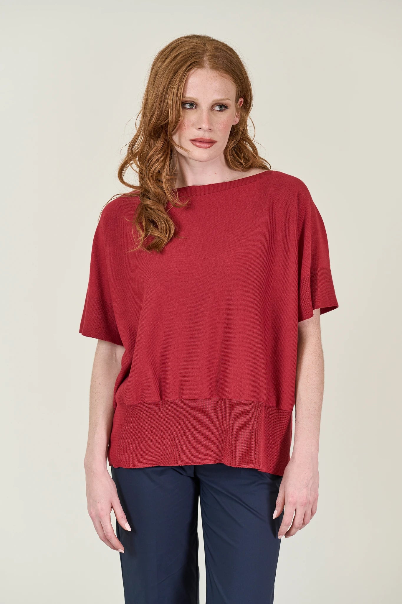 Image of Maglia rossa barchetta manica scesa cotone