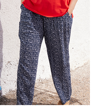 Pantaloni modello Rose in crêpe con taglio della gamba ampio e cintura elastica