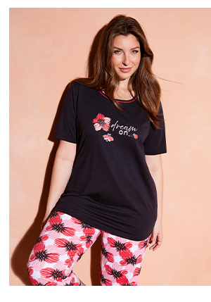 Pigiama con fiori, scollo a girocollo e mezze maniche