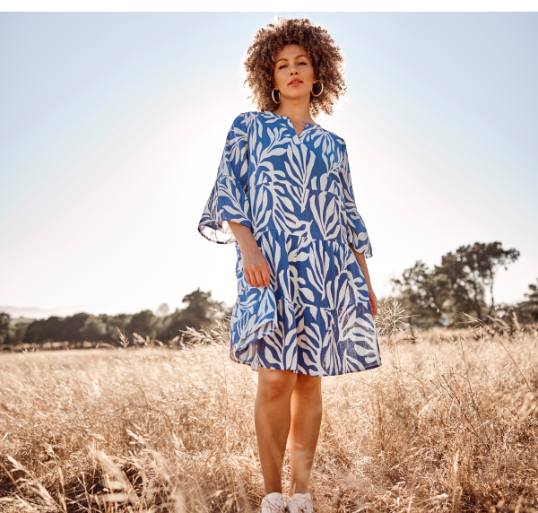 Abito midi con taglio svasato, scollo a V e maniche a 3/4