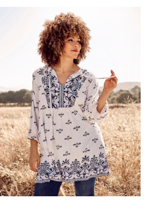 Tunica dal taglio svasato con scollo a tunica e maniche a 3/4