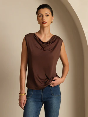 Image of Top basic casual da donna senza maniche in pura seta con scollo drappeggiato