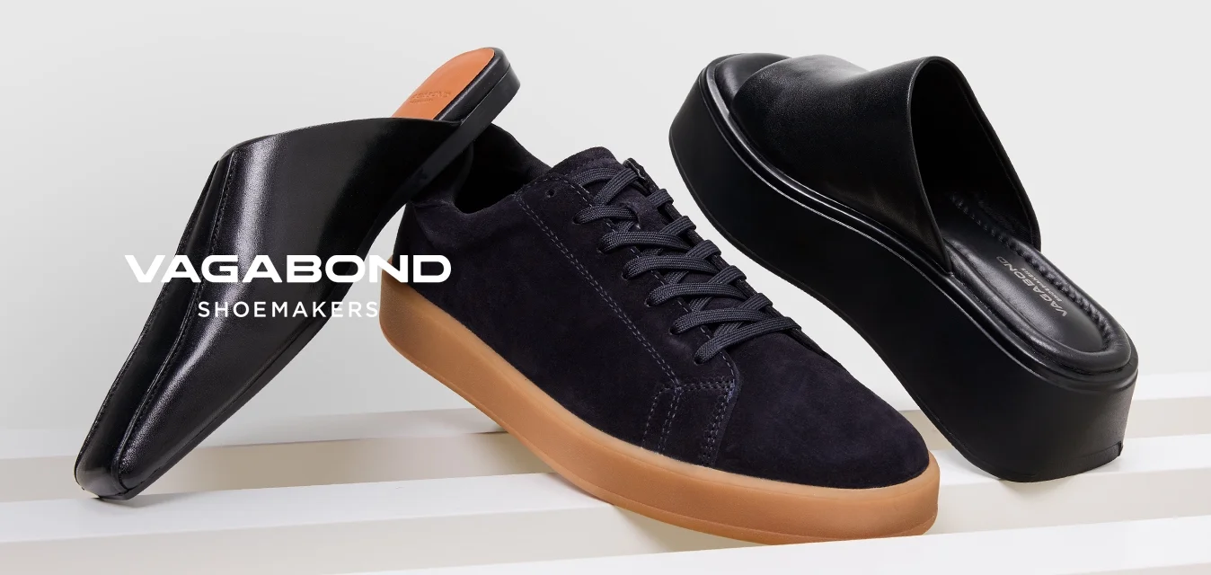 Tre paia di scarpe: sneaker in camoscio blu navy con suola in gomma, mocassino nero a punta e sandalo platform nero chunky con finitura liscia.