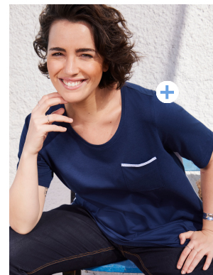 T-shirt dal taglio svasato, scollo a girocollo e mezze maniche in modal misto