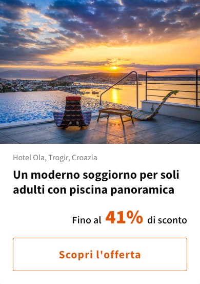 Un moderno soggiorno per soli adulti con piscina panoramica