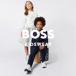 Felpa bianca con un grande logo 