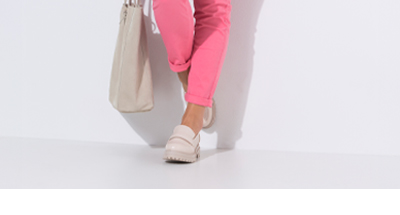 Mocassini Caprice in pelle di cervo con soletta sostituibile e larghezza G