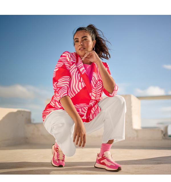 Blusa dal taglio oversize con fiori, collo da camicia e maniche a 3/4