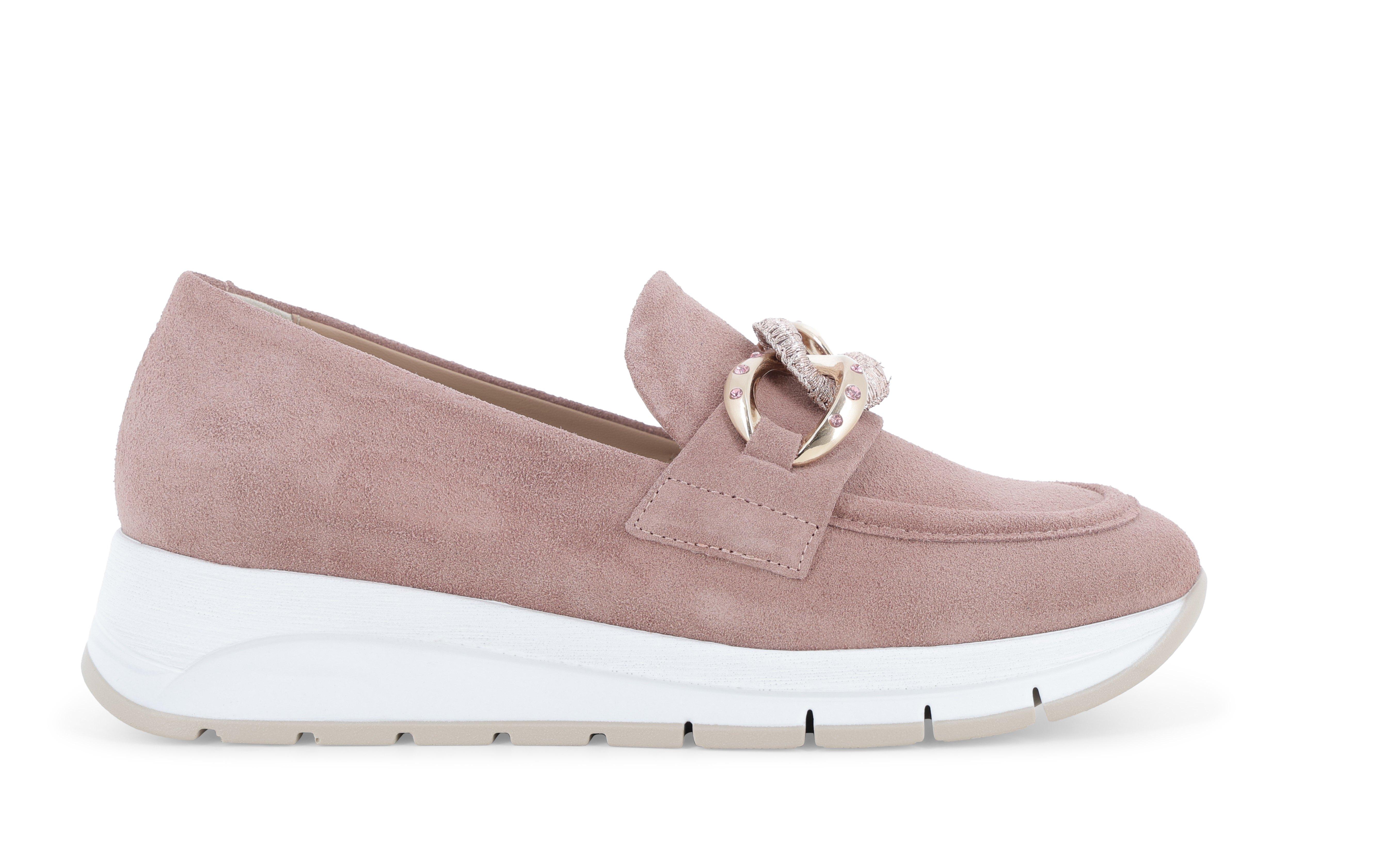 Mocassino slip-on in camoscio rosa antico con catena r20091