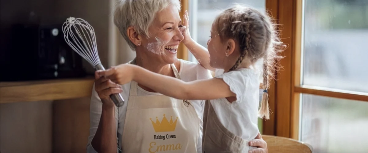oma-met-kleindochter-bakken