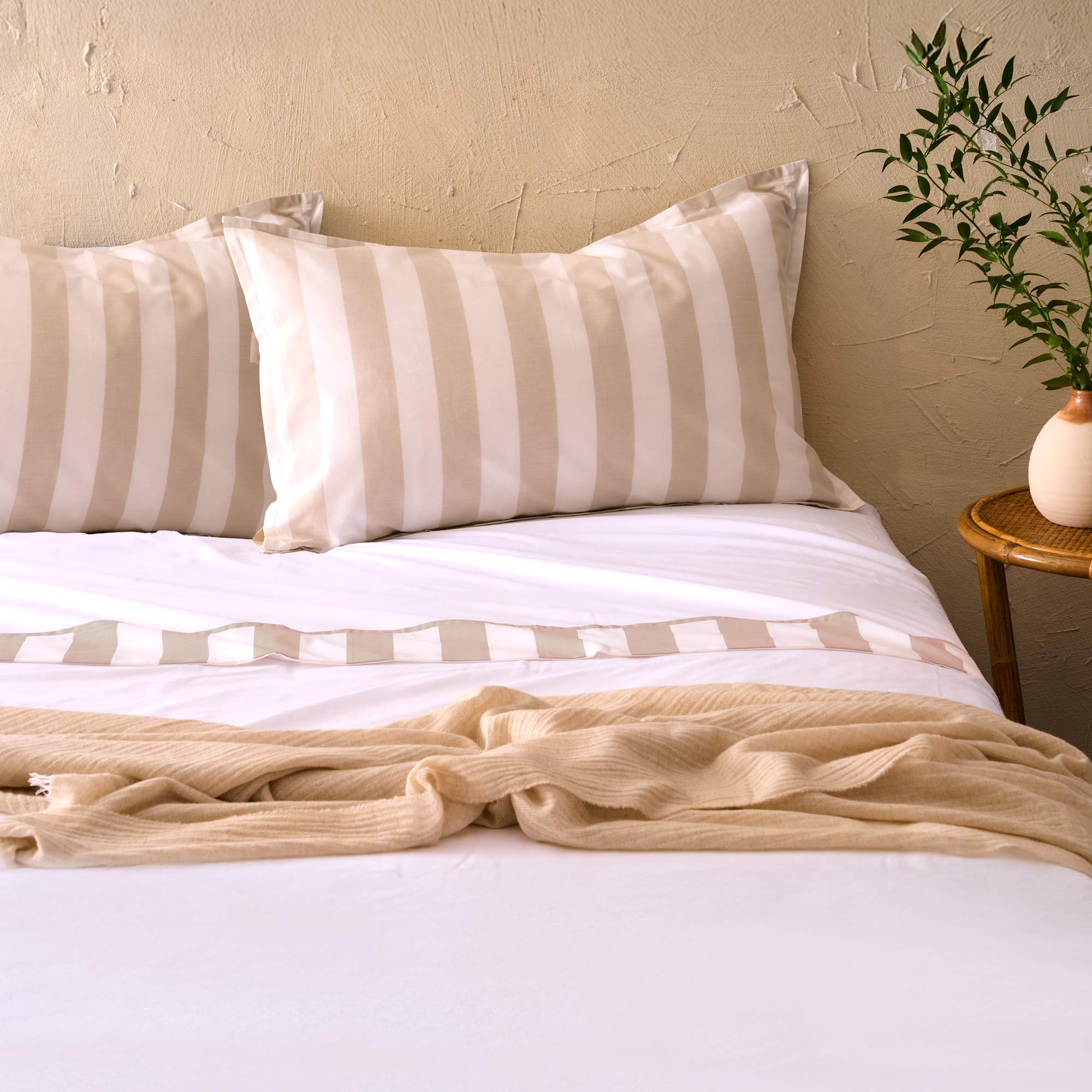 Image of Completo Lenzuola in Puro Cotone con <br>Bordo Rigato Tinto in Filo - <b>Matera