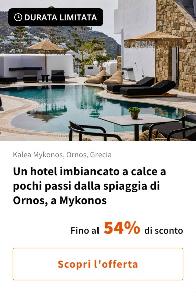 Un hotel imbiancato a calce a pochi passi dalla spiaggia di Ornos, a Mykonos