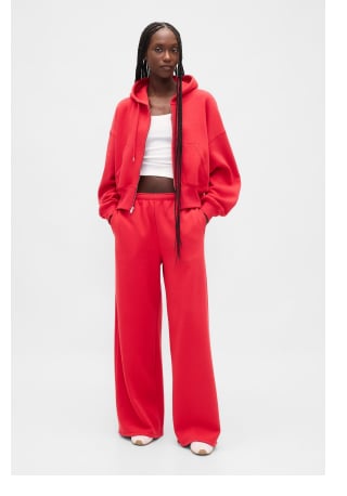 Display images to show real-time content