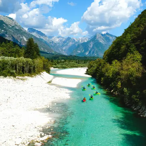 Activity image: Bovec: Iconico tour in kayak da seduti sul fiume Soča +Foto gratis