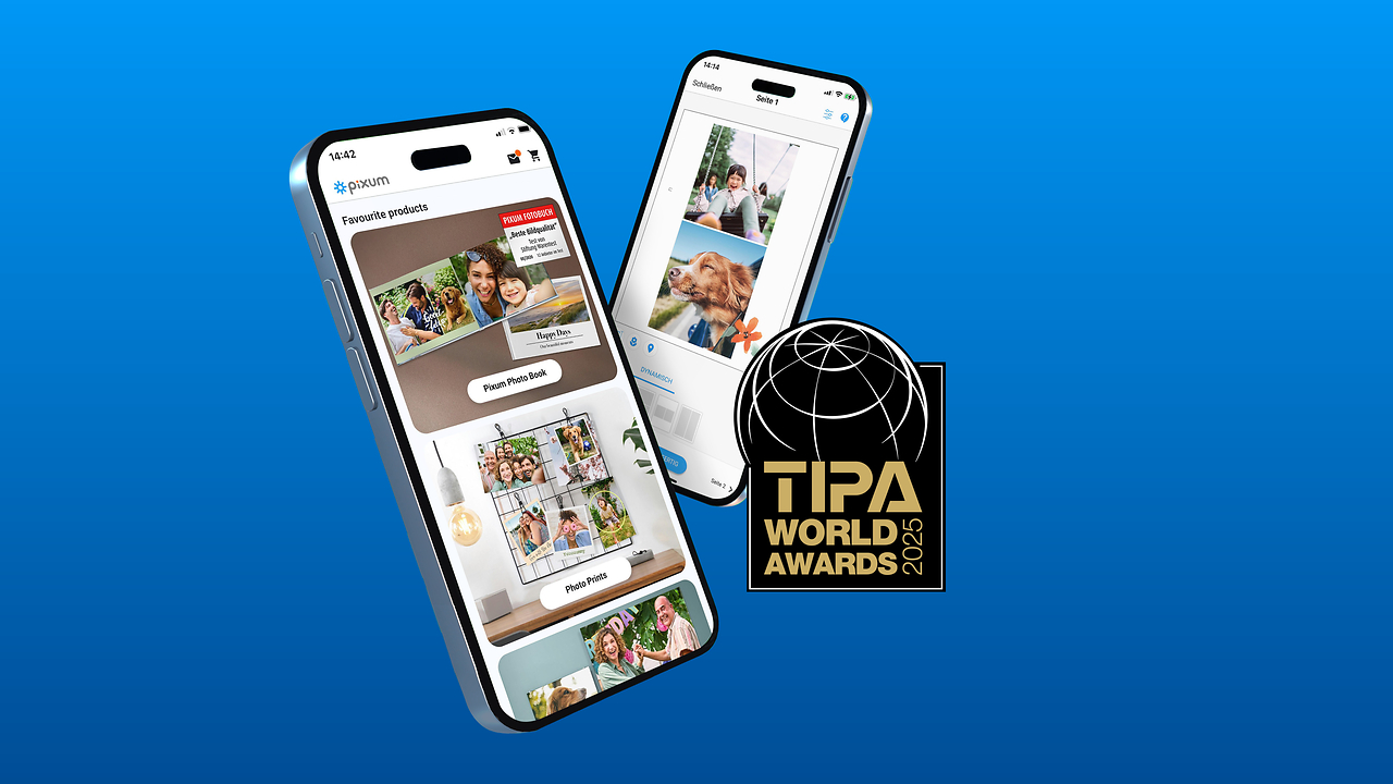 Smartphone con App Pixum e TIPA Award logo