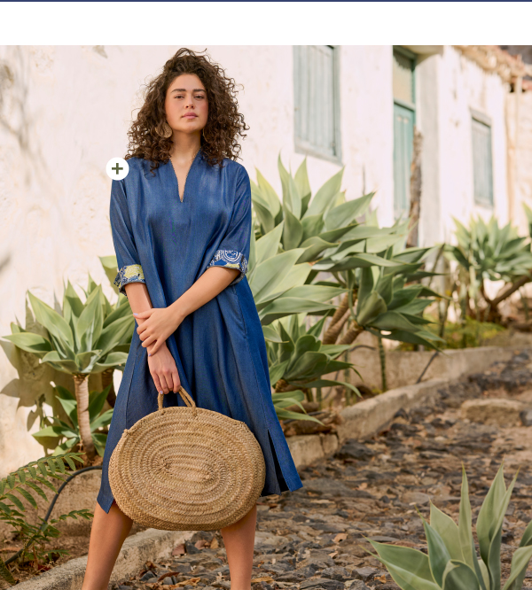 Abito in lyocell dall'effetto jeans con scollo montante, maniche a 3/4 e tasche