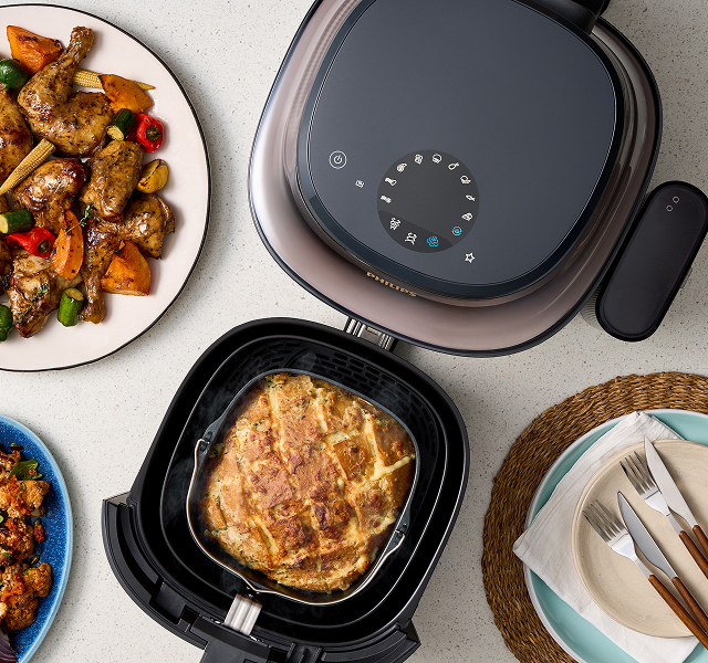 Onze dubbel gestapelde airfryer kookt twee maaltijden in één keer en bespaart je tegelijk ook ruimte. En nog beter, de maaltijden zijn altijd heerlijk knapperig en mals, dankzij de verticale RapidAir-technologie.​