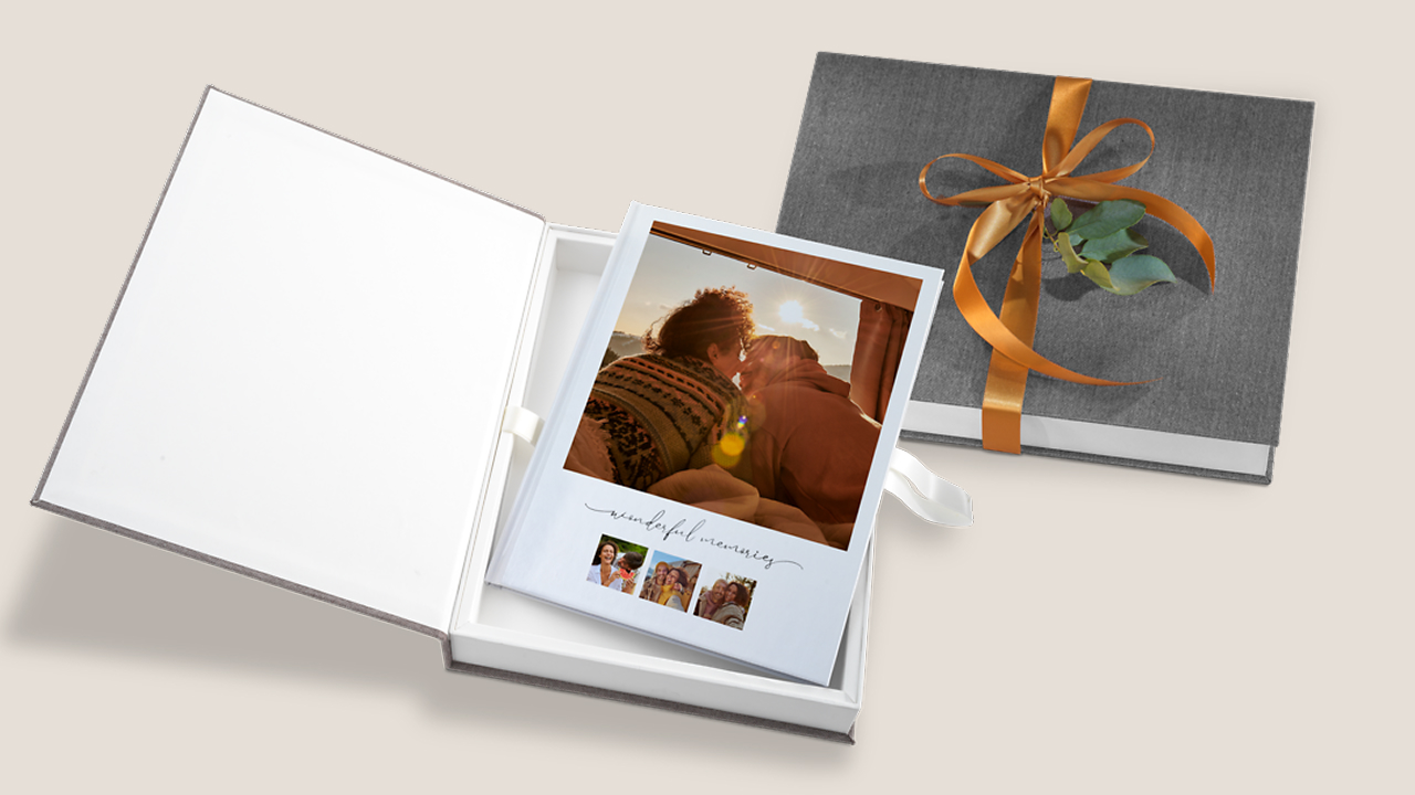 Fotolibro Pixum con scatola regalo e copertina di lino