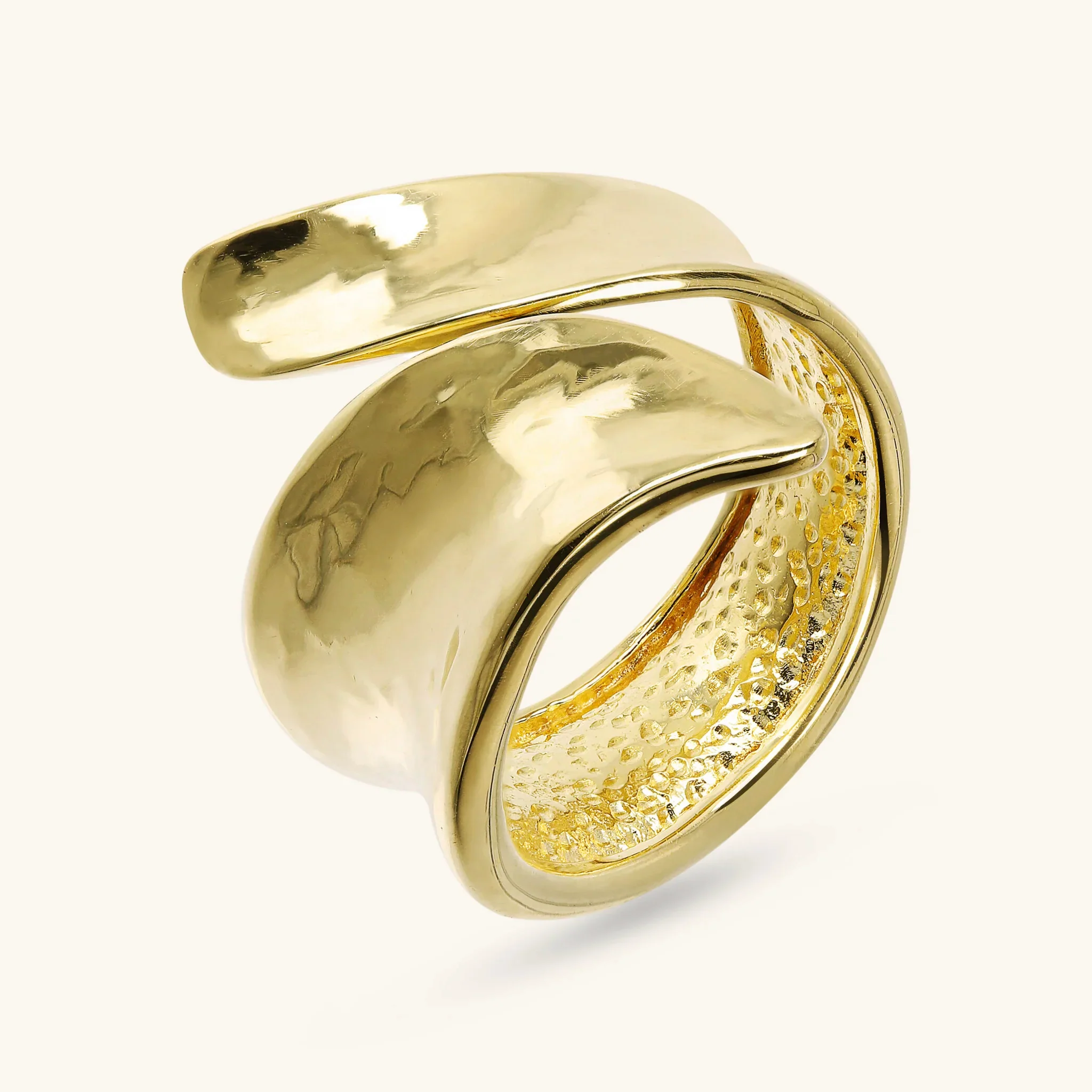 Image of Anello Contrarié Aperto Martellato