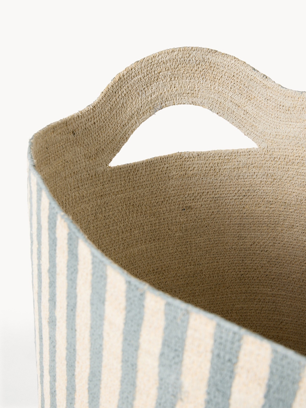 Cesto con manici intrecciato e dipinto a mano