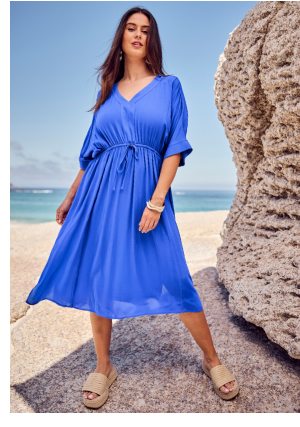 Maxi abito dal taglio svasato con nappe, scollo a V e mezze maniche