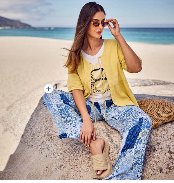 Pantaloni modello Rose con fantasia effetto patchwork, taglio della gamba ampio e cintura elastica