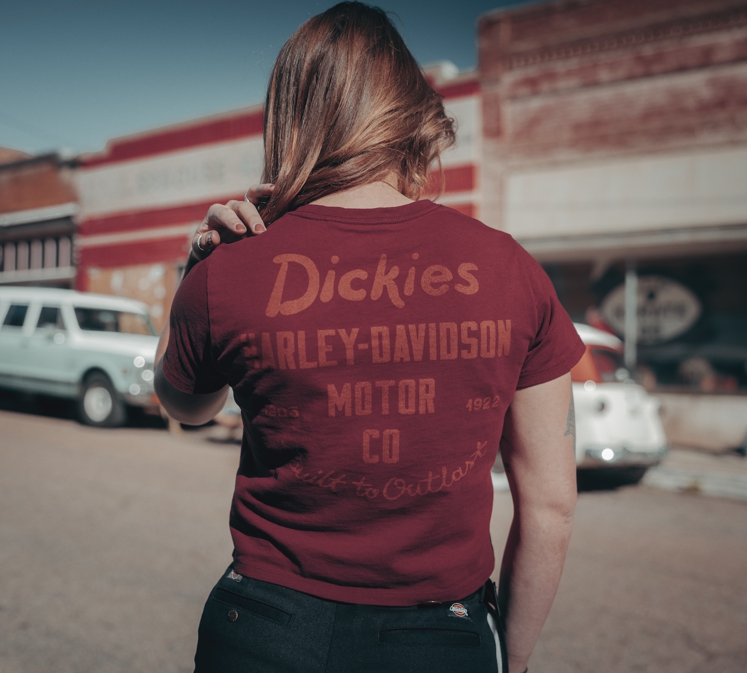 DICKIES<sup>&reg;</sup> X H-D<sup>&reg;</sup> T-SHIRT BUILT TO OUTLAST CON VESTIBILITÀ BOXY