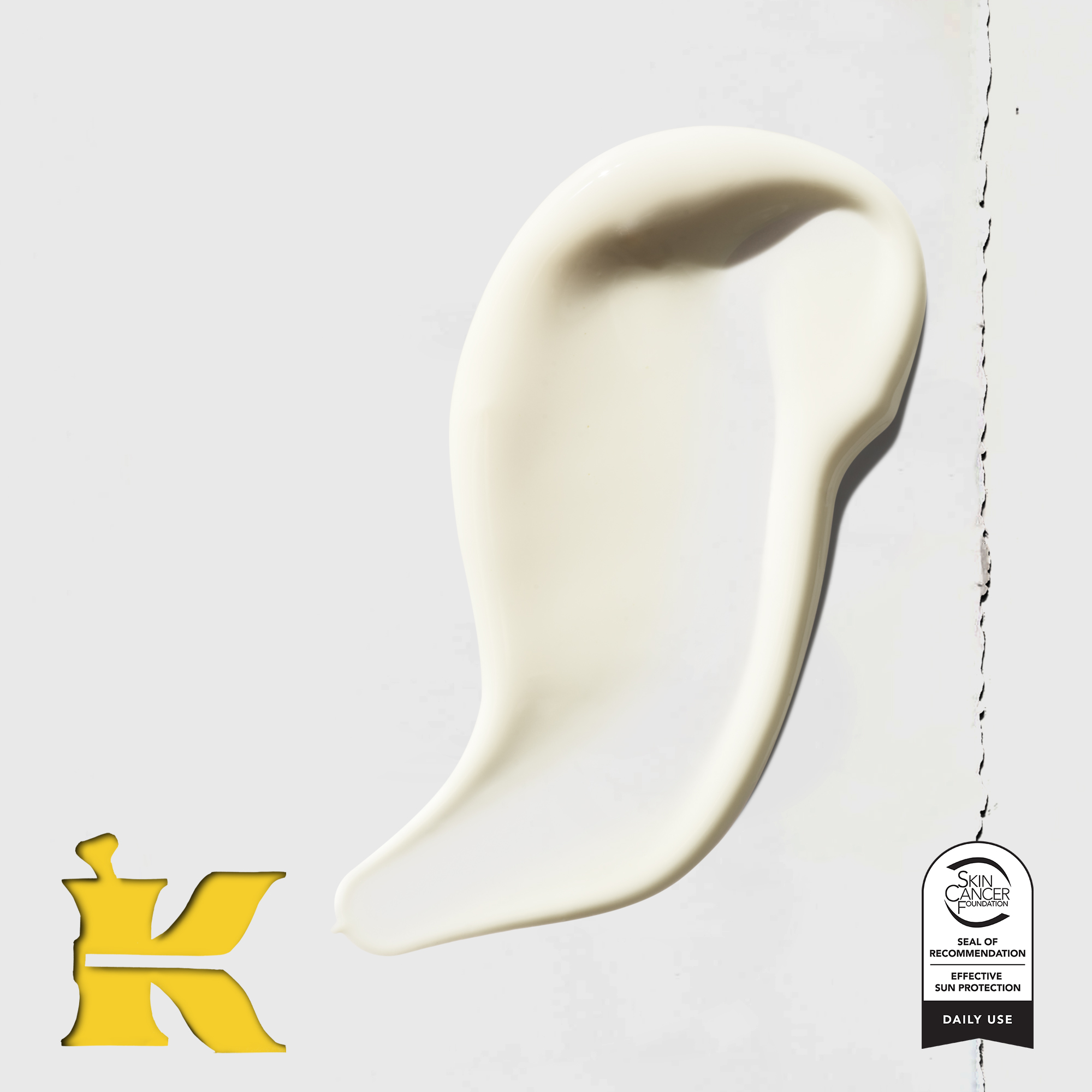 Texture cremosa e setosa del Better Screen UV Serum di Kiehl's su sfondo bianco