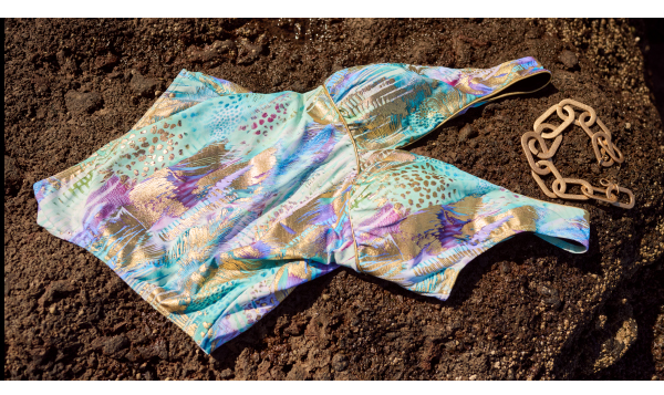 Costume da bagno con fantasia, coppe morbide e fascia