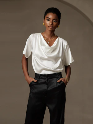 Image of 19Momme T-shirt casual in seta con collo a drappeggio e maniche corte