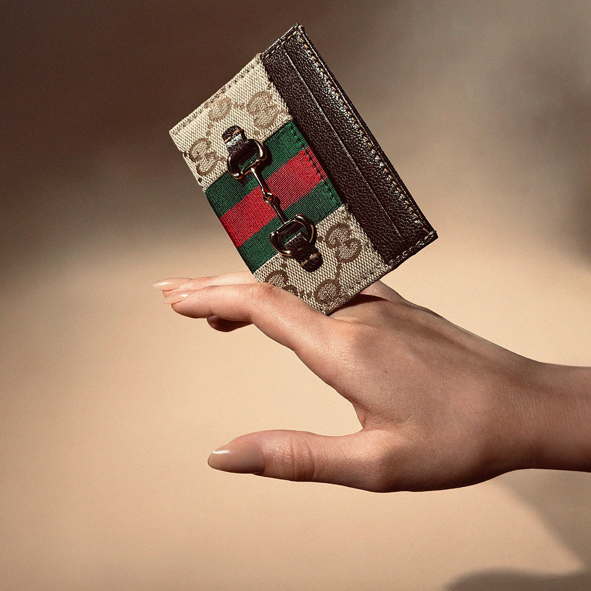 Accessorio Scopri di più sul sito Web di Gucci 