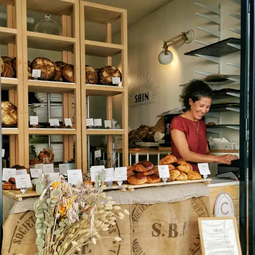 Activity image: No Diet Club - Cibo locale unico a Parigi! Canal St. Martin