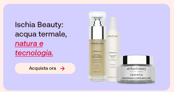 Prodotti Ischia Beauty Essentia su sfondo lilla: crema viso, siero e flacone spray. Testo: &ldquo;Ischia Beauty: acqua termale, natura e tecnologia&rdquo;, con &ldquo;natura e tecnologia&rdquo; evidenziato in rosso corsivo e sottolineato. Pulsante: &ldquo;Acquista ora&rdquo;.
