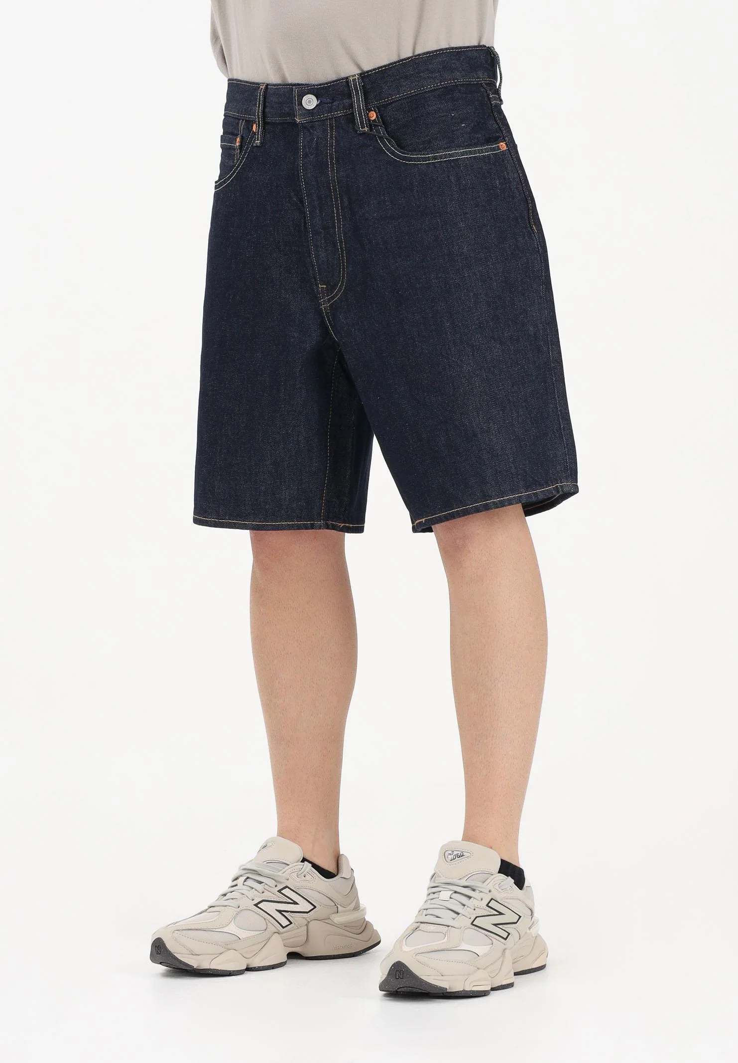 Image of LEVI'S Shorts 468™ Loose in denim blu da uomo