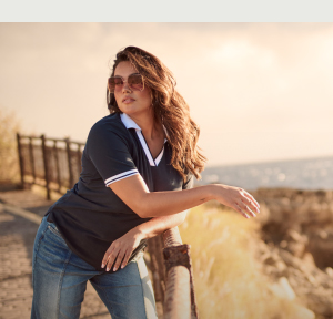 Jeans modello Mary con taglio della gamba ampio e dritto e risvolti