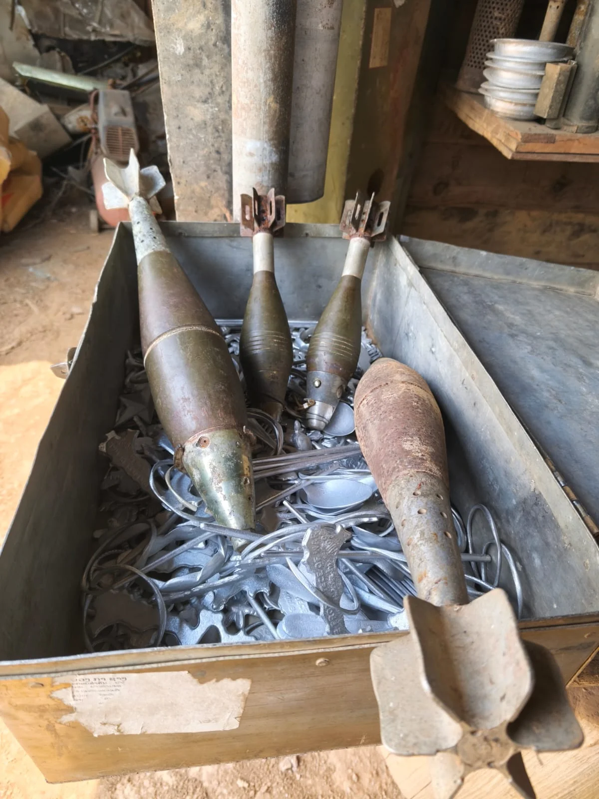 Metallo recuperato da ordigni bellici — Laos