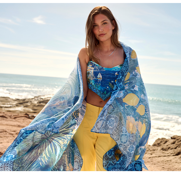 Bikini con design ispirato alle vacanze, coppe morbide, spalline regolabili e materiale riciclato