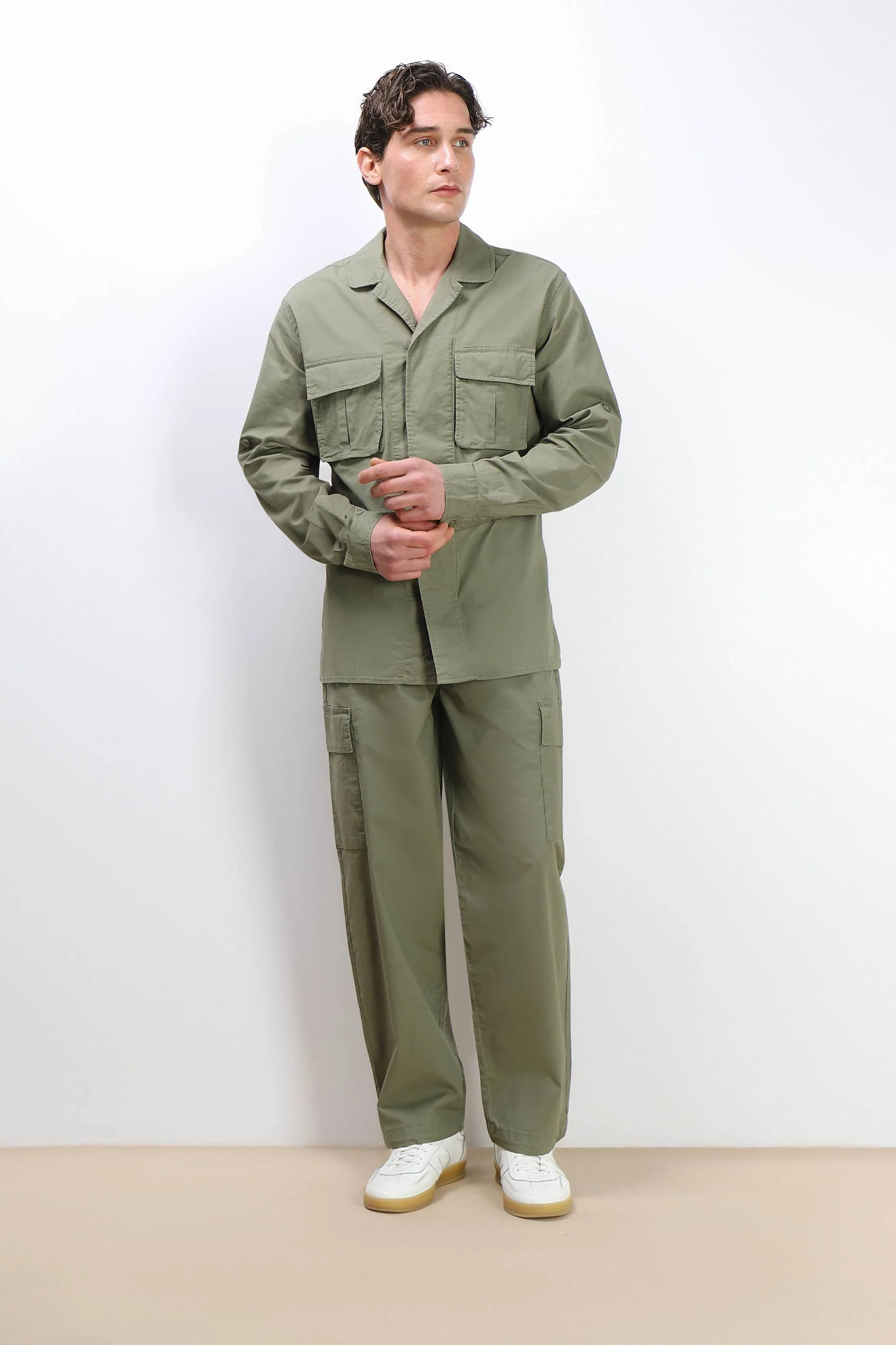 Image of PANTALONE JOGGER CON TASCONI