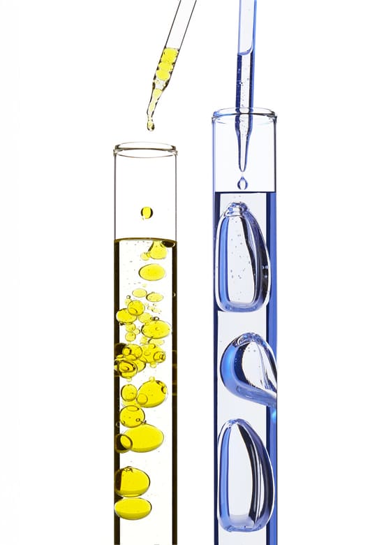 Illustrazione dell&rsquo;acido ialuronico e delle vitamine C+E presenti nei nostri prodotti Blond Absolu.