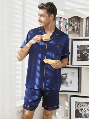 Image of Pigiama Uomo In Pura Seta Con Maniche Corte Collo A Risvolto E Shorts