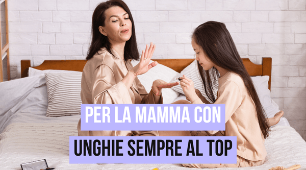 Mamma con unghie curate