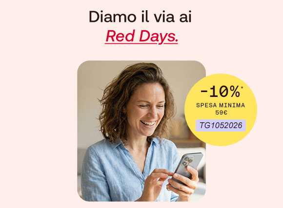 Promozione di aprile con donna che sorride guardando lo smartphone, sconto del 10% su spesa minima di 59 &euro;, codice TG102026 e pulsante &ldquo;Approfittane ora&rdquo;.