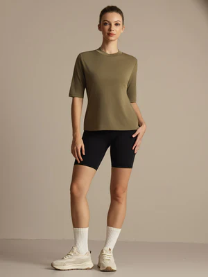 Image of T-shirt Sportiva a Maniche Medie Collo Rotondo in Seta Pura per Donna