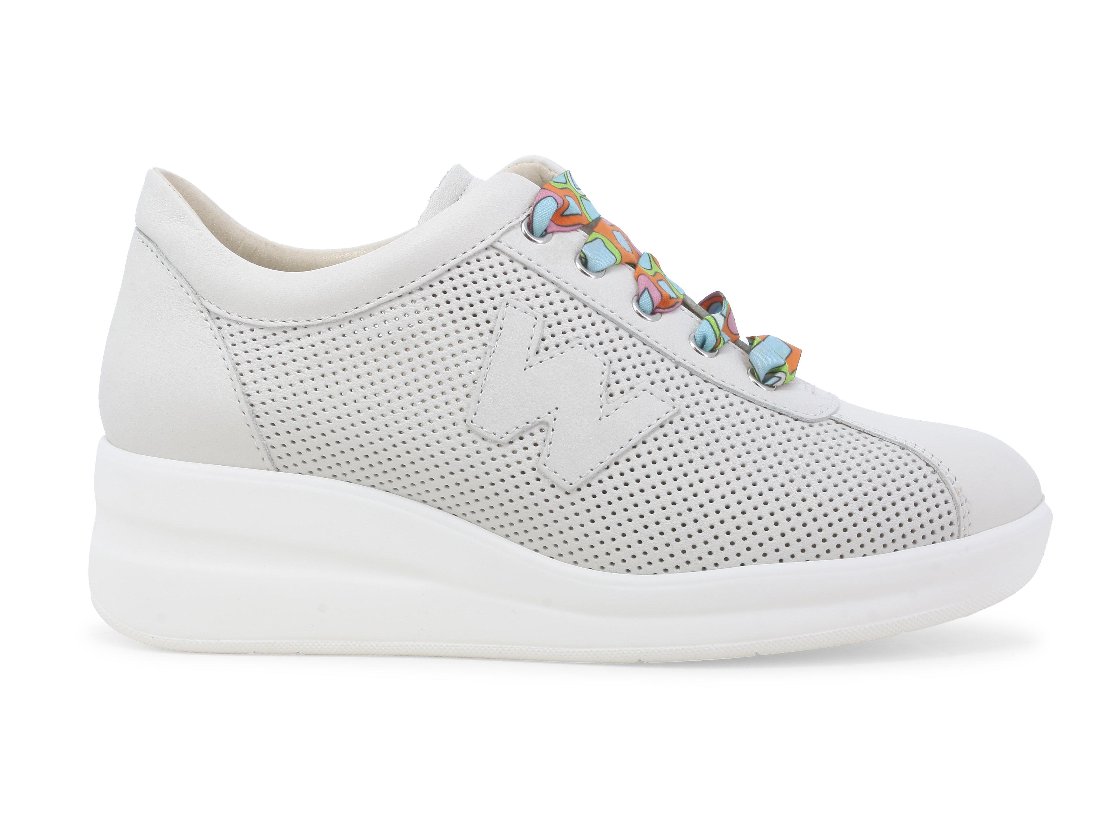 Sneakers walk bianca traforata con lacci fantasia r20245q