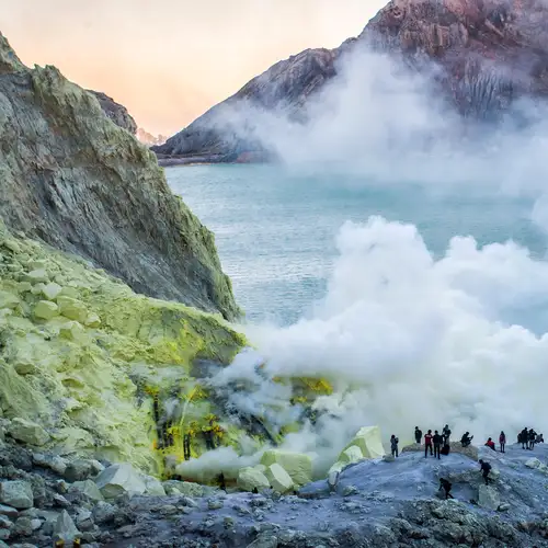 Activity image: Da Bali: 24 ore alle fiamme blu del Kawah Ijen, cena e camera