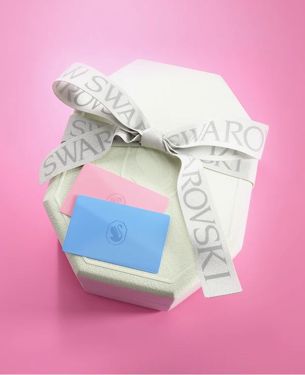 Carte regalo Swarovski su una confezione regalo
