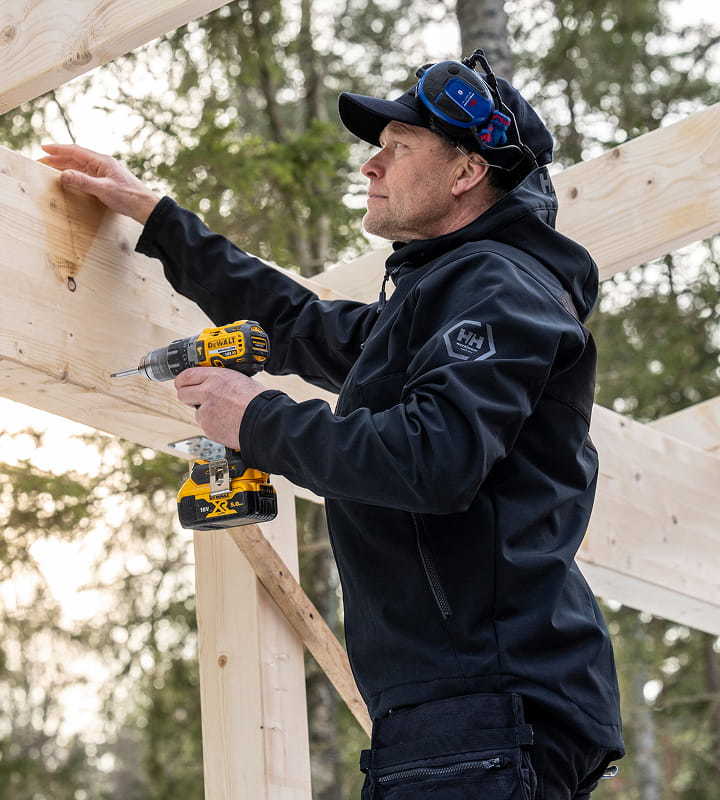 Man using Helly Hansen workwear for the jobs at home